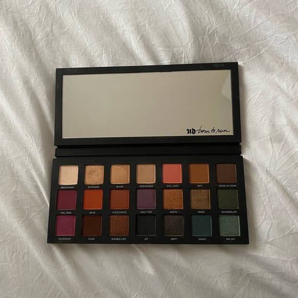 Urban Decay Eyeshadow Palette - Picture 1 of 2